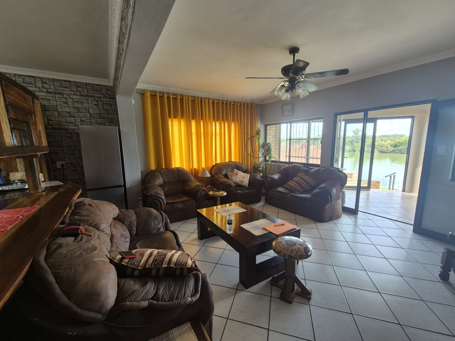 5 Bedroom Property for Sale in Bloemhof North West